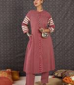 Women Printed Regular Kurta with Trousers