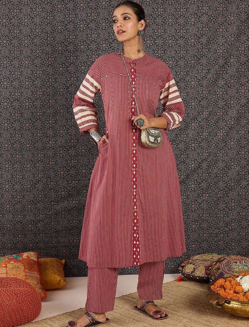 Women Printed Regular Kurta with Trousers