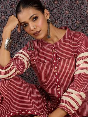 Women Printed Regular Kurta with Trousers 2