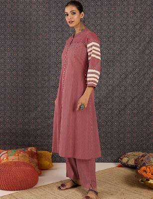 Women Printed Regular Kurta with Trousers 3