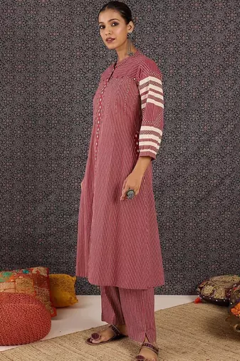 Women Printed Regular Kurta with Trousers