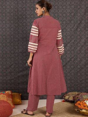 Women Printed Regular Kurta with Trousers 4