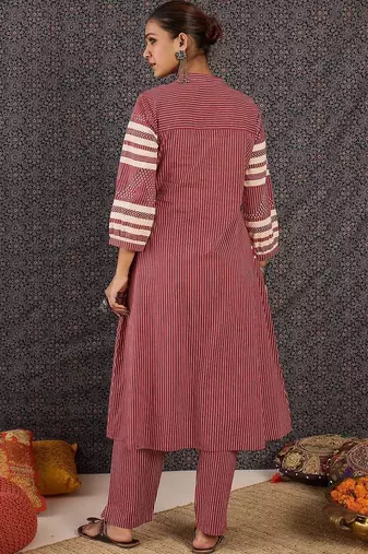 Women Printed Regular Kurta with Trousers