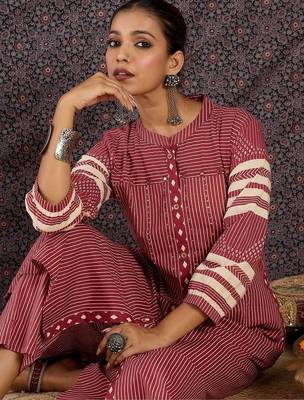 Women Printed Regular Kurta with Trousers 5