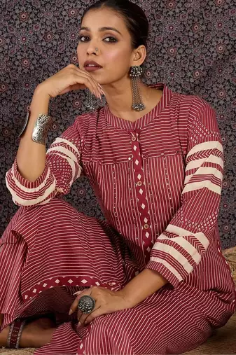 Women Printed Regular Kurta with Trousers