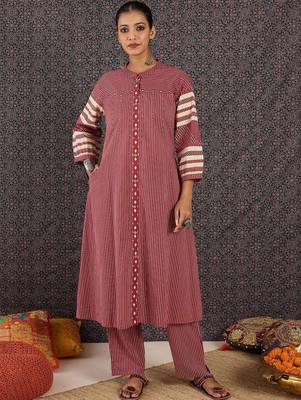 Women Printed Regular Kurta with Trousers 6