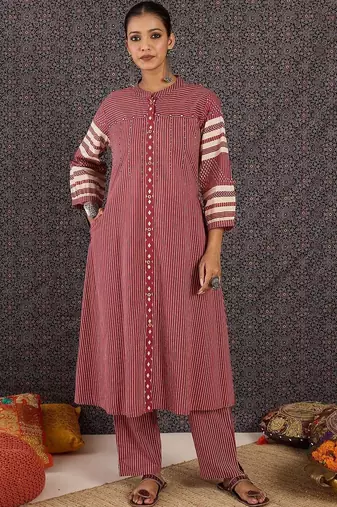 Women Printed Regular Kurta with Trousers