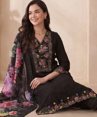 Women Floral Embroidered Regular Thread Work Liva Kurta with Trousers & With Dupatta 5
