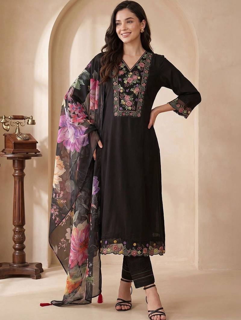Women Floral Embroidered Regular Thread Work Liva Kurta with Trousers & With Dupatta