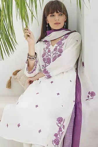 Women Floral Embroidered Regular Thread Work Kurta with Trousers & With Dupatta