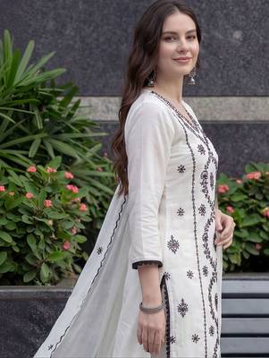 Women Ethnic Motifs Embroidered Regular Thread Work Kurta with Trousers & With Dupatta 3