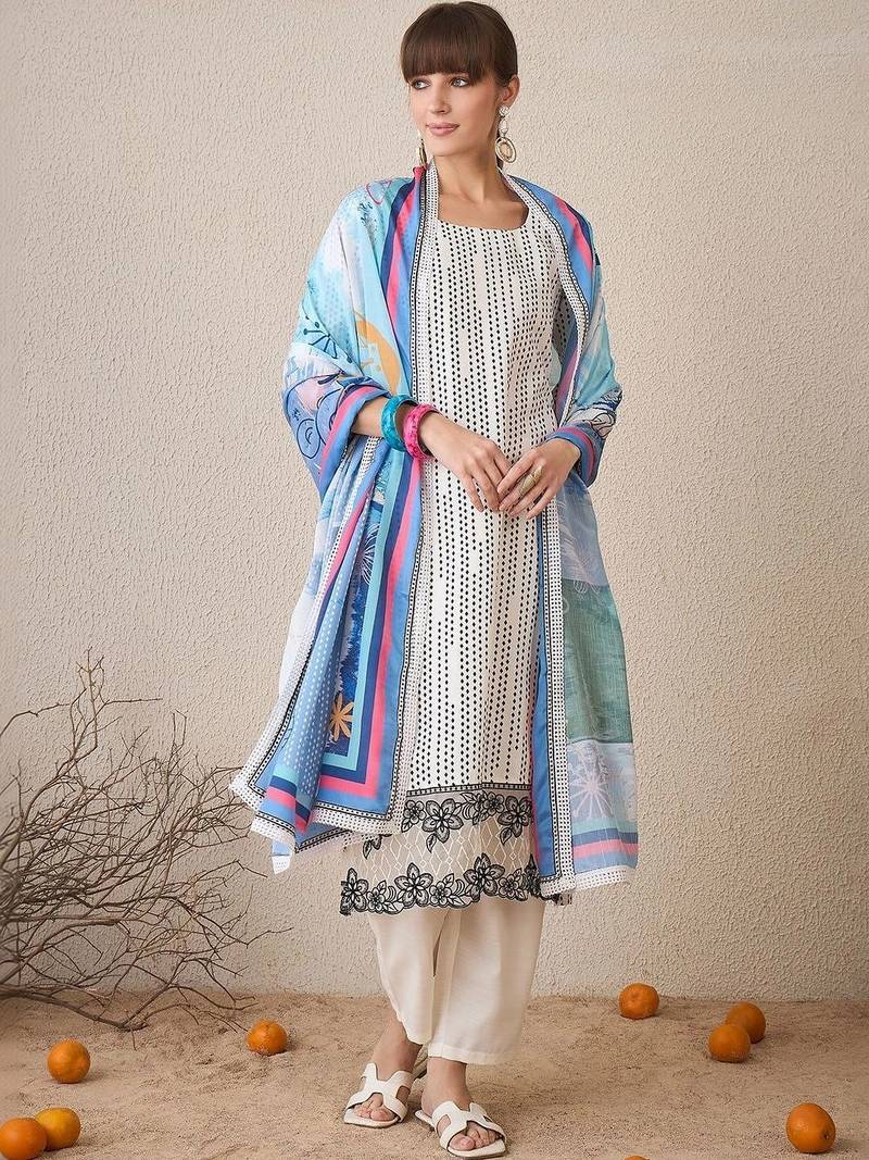 Women Ethnic Motifs Printed Regular Kurta with Trousers & With Dupatta