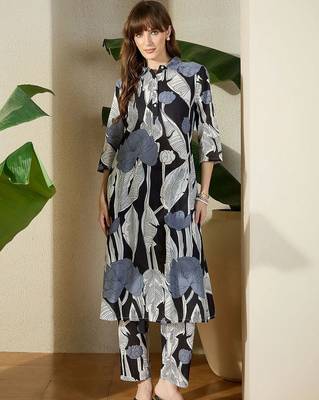 Women Floral Printed Regular Pure Cotton Kurta with Trousers 6