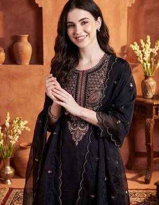 Women Ethnic Motifs Embroidered Regular Thread Work Pure Cotton Kurta with Trousers & With Dupatta 2