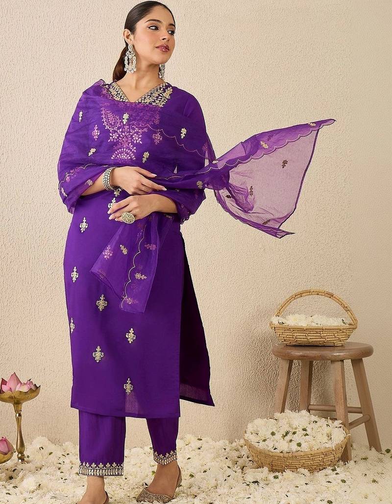 Women Ethnic Motifs Embroidered Regular Kurta with Trousers & With Dupatta