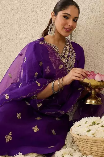 Women Ethnic Motifs Embroidered Regular Kurta with Trousers & With Dupatta