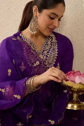 Women Ethnic Motifs Embroidered Regular Kurta with Trousers & With Dupatta