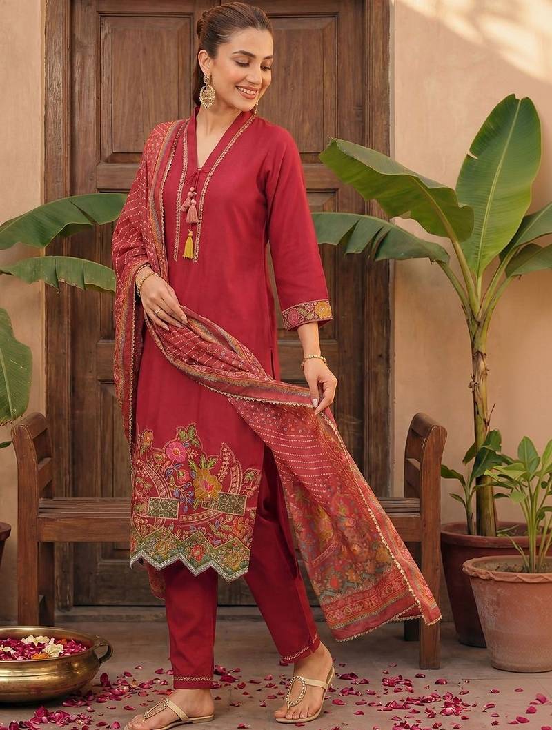 Women Ethnic Motifs Embroidered Regular Thread Work Kurta with Trousers & With Dupatta