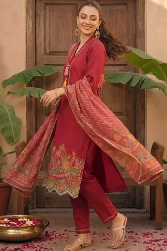 Women Ethnic Motifs Embroidered Regular Thread Work Kurta with Trousers & With Dupatta