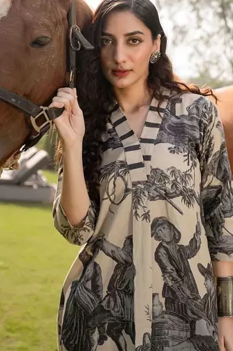 Women Printed Regular Linen Kurta with Trousers