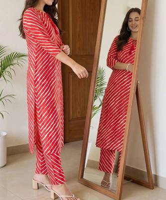 Women Leheriya Dyed Regular Kurta with Trousers 2