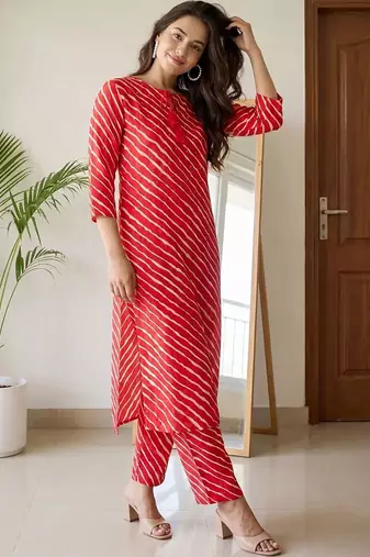 Women Leheriya Dyed Regular Kurta with Trousers