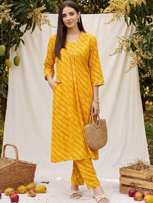 Women Dyed Regular Kurta with Trousers 1