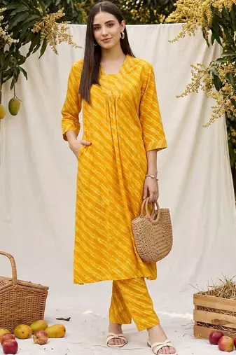Women Dyed Regular Kurta with Trousers