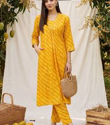 Women Dyed Regular Kurta with Trousers