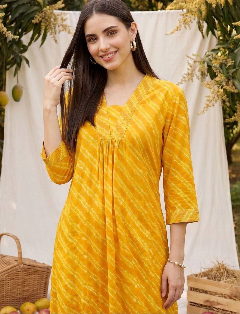 Women Dyed Regular Kurta with Trousers