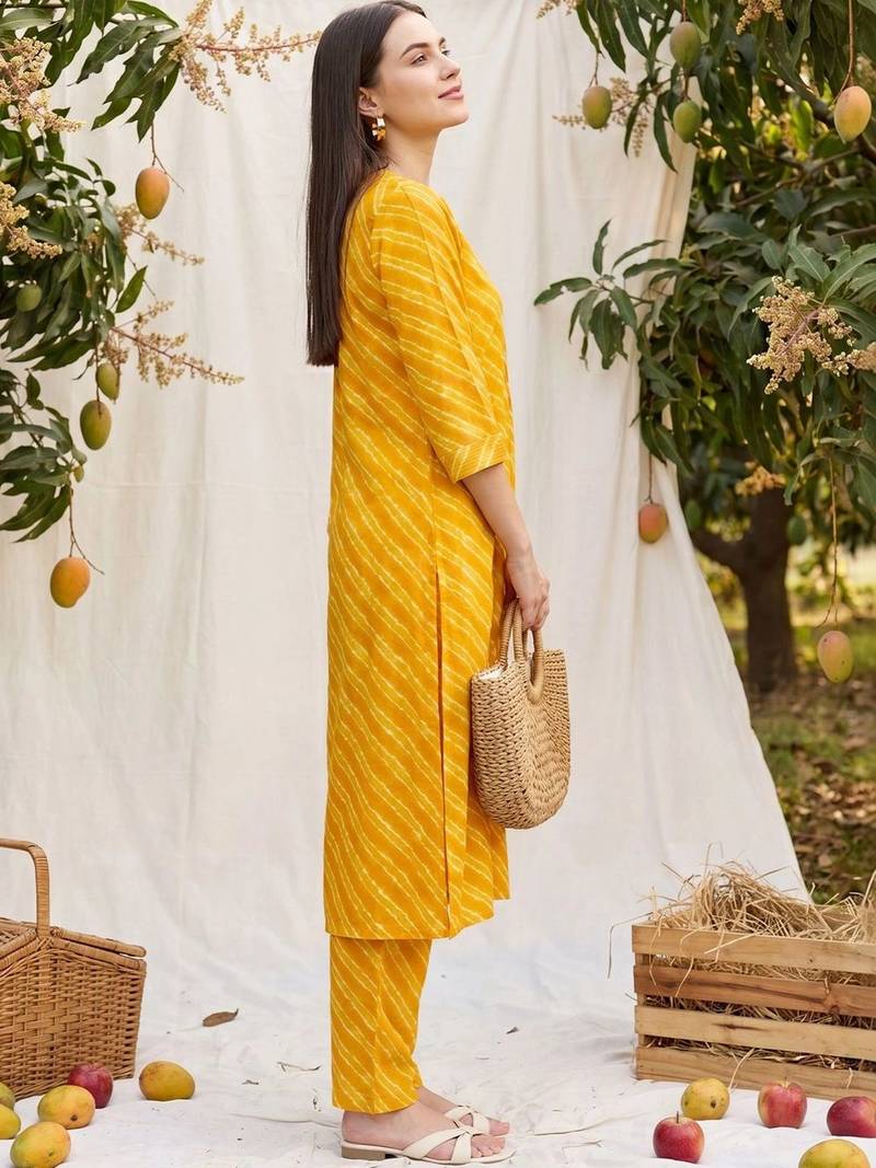 Women Dyed Regular Kurta with Trousers