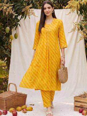 Women Dyed Regular Kurta with Trousers 6