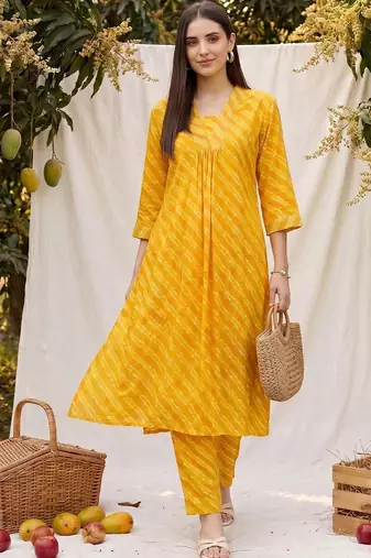 Women Dyed Regular Kurta with Trousers