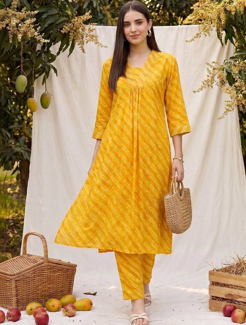 Women Dyed Regular Kurta with Trousers