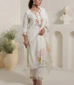 Women Floral Embroidered Regular Thread Work Kurta with Trousers & With Dupatta