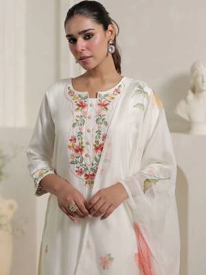 Women Floral Embroidered Regular Thread Work Kurta with Trousers & With Dupatta 2
