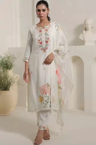 Women Floral Embroidered Regular Thread Work Kurta with Trousers & With Dupatta
