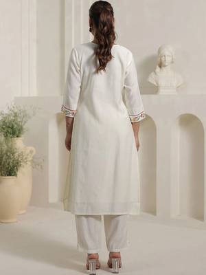 Women Floral Embroidered Regular Thread Work Kurta with Trousers & With Dupatta 4