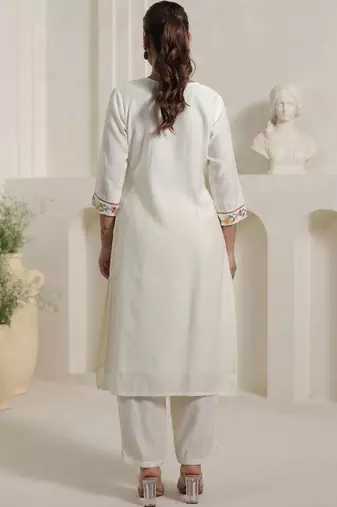 Women Floral Embroidered Regular Thread Work Kurta with Trousers & With Dupatta