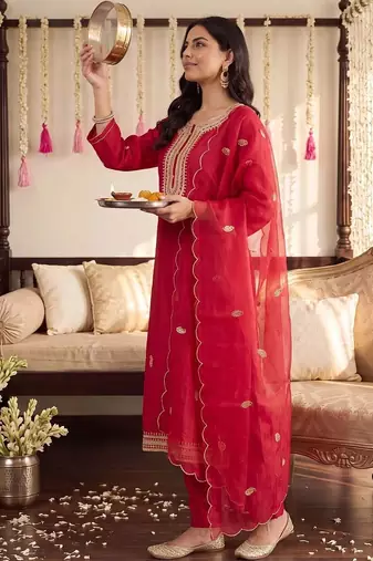 Women Ethnic Motifs Embroidered Regular Kurta with Trousers & With Dupatta