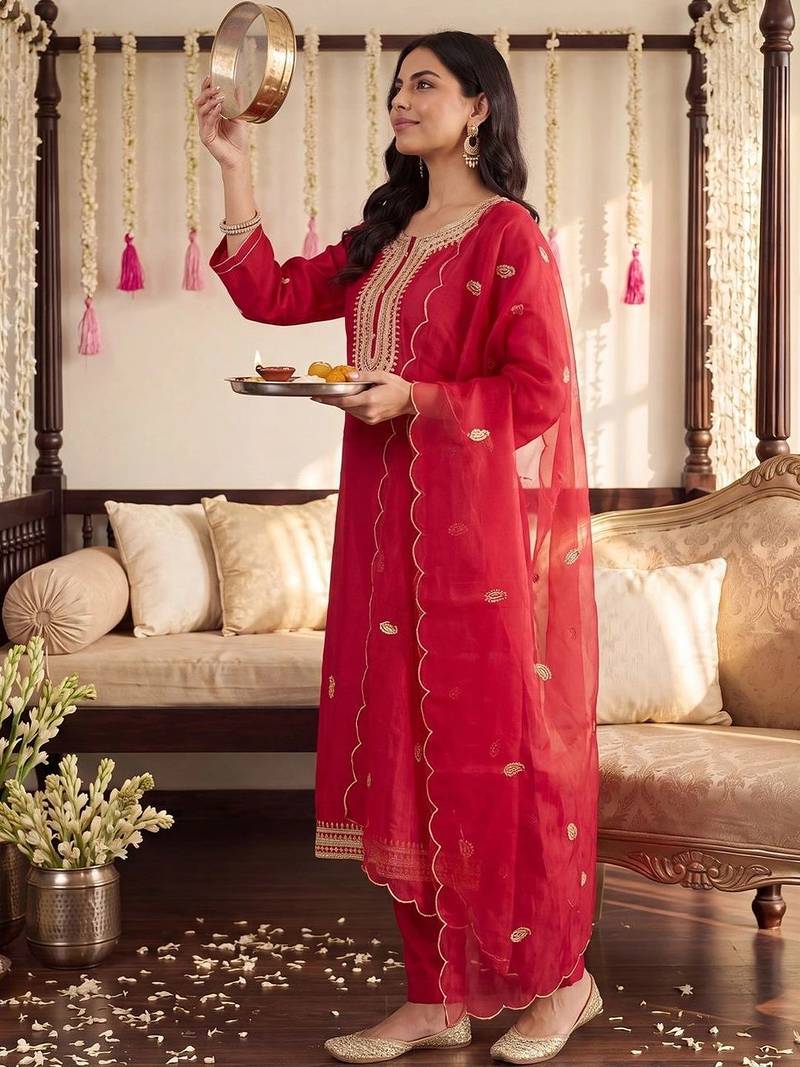 Women Ethnic Motifs Embroidered Regular Kurta with Trousers & With Dupatta