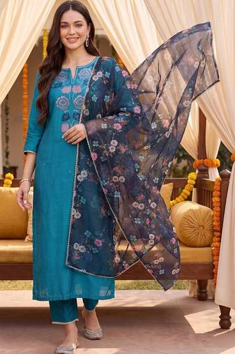 Women Floral Embroidered Regular Thread Work Kurta with Trousers & With Dupatta