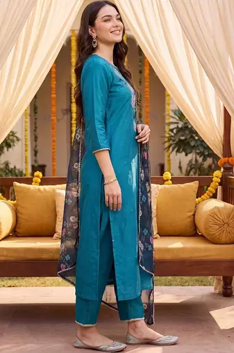 Women Floral Embroidered Regular Thread Work Kurta with Trousers & With Dupatta