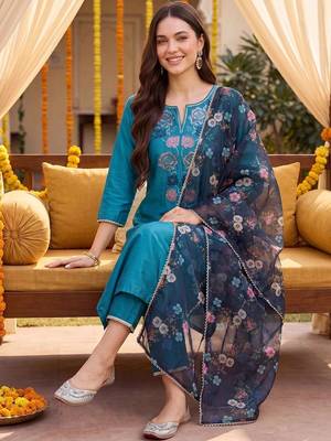Women Floral Embroidered Regular Thread Work Kurta with Trousers & With Dupatta 5