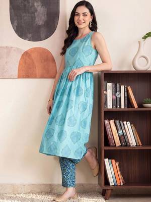 Women Ethnic Motifs Printed Empire Pure Cotton Kurti with Trousers 1