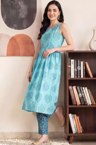 Women Ethnic Motifs Printed Empire Pure Cotton Kurti with Trousers
