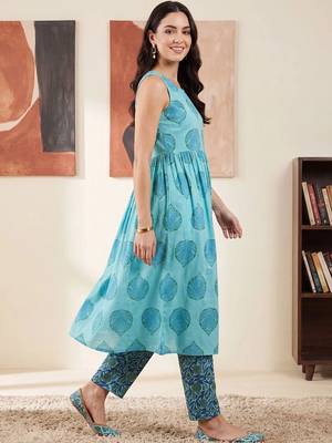 Women Ethnic Motifs Printed Empire Pure Cotton Kurti with Trousers 3