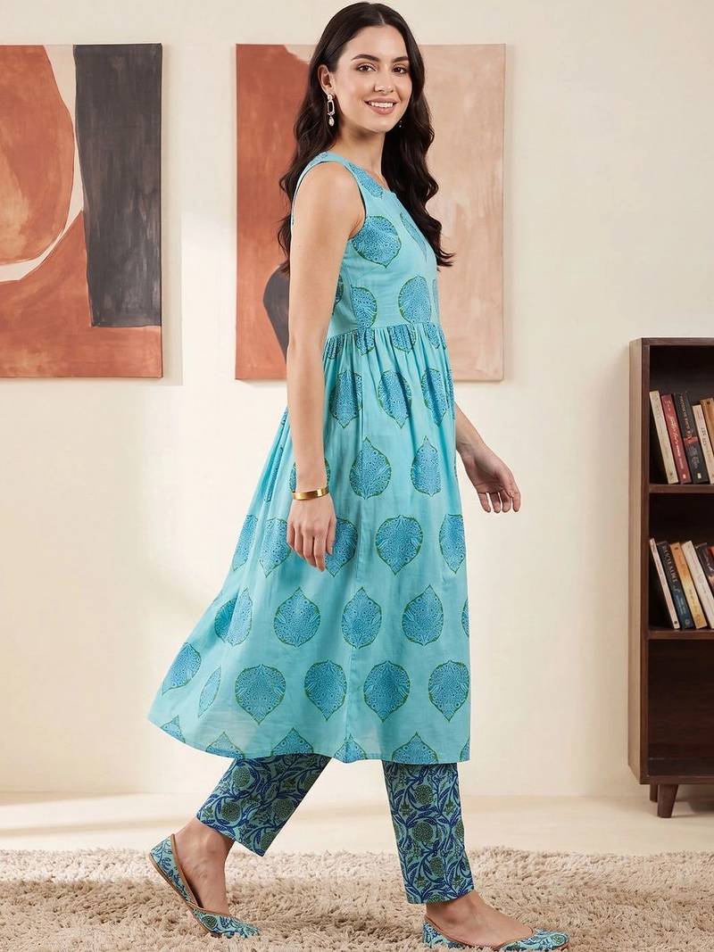 Women Ethnic Motifs Printed Empire Pure Cotton Kurti with Trousers