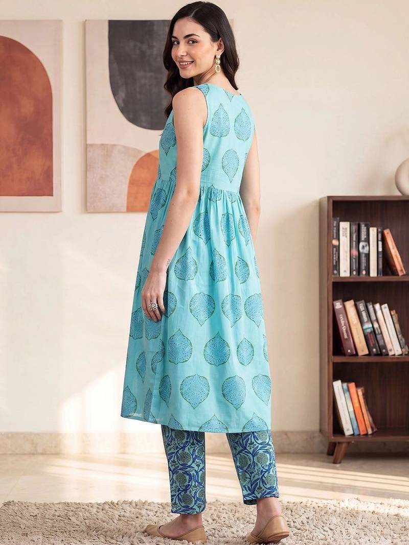 Women Ethnic Motifs Printed Empire Pure Cotton Kurti with Trousers