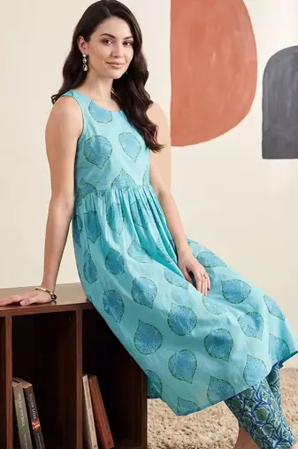 Women Ethnic Motifs Printed Empire Pure Cotton Kurti with Trousers